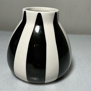 Bloom Black White Ceramic Vase with sticker on bottom